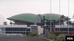 Sejumlah Aktivis LSM menduga ada pihak-pihak yang sengaja ingin melemahkan fungsi dan tugas-tugas PPATK, meskipun hal ini dibantah oleh DPR.