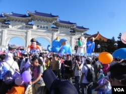 柯阵营游行嘉年华（美国之音许波拍摄）