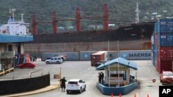 대북 제재 위반 혐의로 미국 정부가 압류한 북한 화물선 '와이즈 어네스트'호가 지난 5월 미국령 사모아 수도 파고파고항에 정박해 있다.