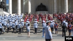 成吉思汗广场的成吉思汗像。（美国之音白桦拍摄）