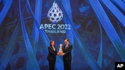 美国副总统哈里斯出席2022年泰国主办的APEC峰会。（美联社）