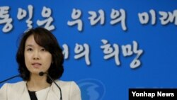 کوکی، ماده خرس سیاه آسیایی، از دست قاچاقچیان جانوران کمیاب و در معرض خطر نجات داده شده و در مرکز نجات حیات وحش فنوم تامائو نگه&zwnj;داری می&zwnj;شود &ndash; کامبوج
