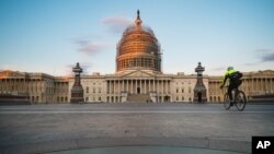 نمایی از ساختمان کنگره آمریکا در واشنگتن، پایتخت ایالات متحده