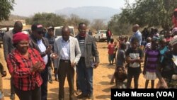 Deolinda Valiangula, vice-governadora para a área política e social, visita carenciados