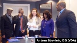 ዶክተር አክሎግ ቢራራ፣ አርቲስት ታማኝ በየነ፣ የአይአኤም የዋሽንግተን ዲ.ሲ. ቢሮ የውጭ ግንኙነቶች ኃላፊ ማሪያ ማሪኖ፤ ወ/ሮ ሂሩት ልሣነወርቅ፣ አቶ ንአምን ዘለቀ