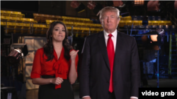 Donald Trump saat tampil di acara komedi Saturday Night Live (SNL) November tahun lalu bersama aktris/komedian Cecily Strong.