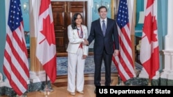 美国国务卿卢比奥在国务院会晤加拿大外交部长阿南德(2025年8月21日，照片来源：美国国务院)