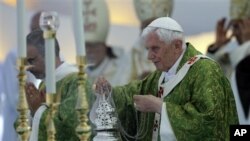 ქალმა თვითმკვლელმა ამფეთქებელმა 2013 წლის 29 დეკემბერს ვოლგოგრადის მატარებლის სადგურზე თავი აიფეთქა.&nbsp; შედეგად 13 ადამიანი დაიღუპა.&nbsp; 