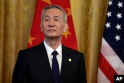 资料照：中国国务院副总理刘鹤在白宫举行的美中第一阶段贸易协议签署仪式上。 （2020年1月15日）