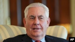 렉스 틸러슨 미 국무장관이 5일 워싱턴 국무부 청사에서 AP통신과 인터뷰하고 있다.
