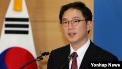 한국의 천해성 통일부 차관.