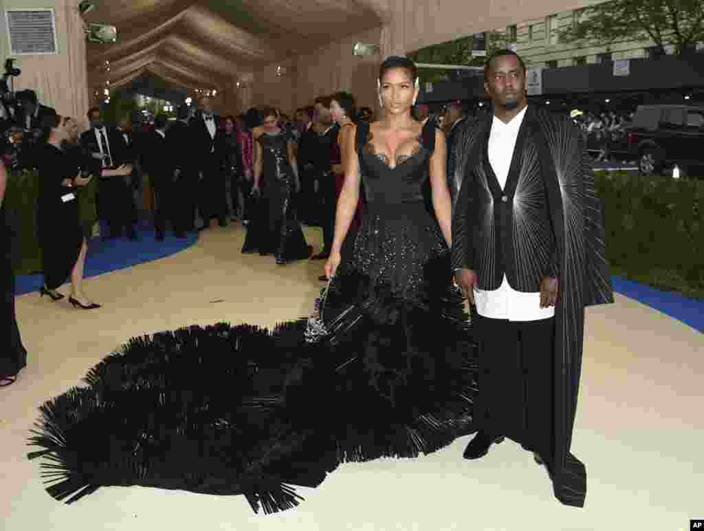 Sean Combs (右）和 Cassie