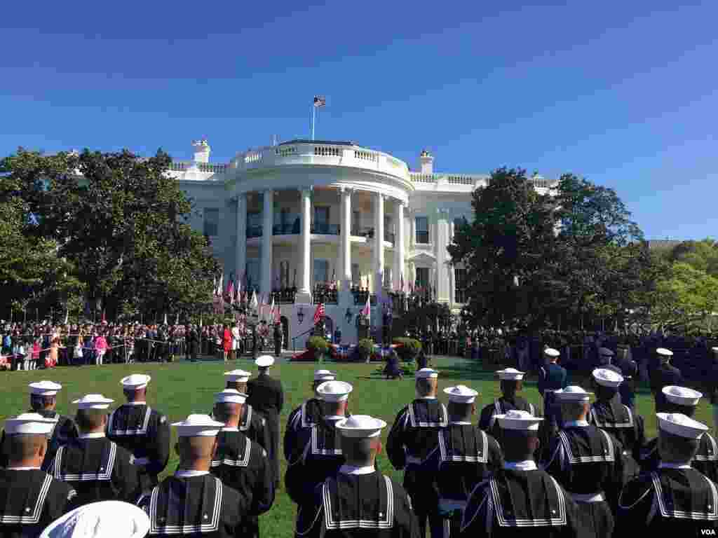 白宫杖仪队准备就绪 (美国之音张蓉湘拍摄)