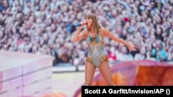 "Eras" ကမ္ဘာလှည့်ဖျော်ဖြေပွဲမှာတွေ့ရတဲ့ ကမ္ဘာကျော် ပေါ့ပ်အဆိုတော် Taylor Swift (ယခင်ပုံဟောင်း)