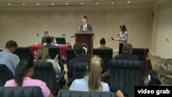 Para pengacara Fethullah Gulen, Reid Wengarten dan Mike Miller dari Steptoe, mengadakan konferensi pers mengenai permintaan Turki untuk ekstradisi.