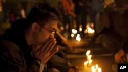 Les vigiles se poursuivent en Inde, pour protester contre le supplice infligée à la jeune femme violée le 16 décembre