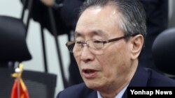 한국을 방문 중인 북 핵 6자회담의 중국 측 수석 대표인 우다웨이 중국 외교부 한반도사무특별대표가 11일 국회에서 더불어민주당 송영길 중앙선거대책본부 총괄본부장을 만난 발언하고 있다.