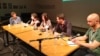 Učesnici tribine na festivalu Mirdita - Dobar dan: Idro Seferi (levo, moderator), Emel Ajdini, Jovana Prusina, Eraldin Fazliju, Bojan Elek, u beogradskom Centru za kulturnu dekontaminaciju, 31. maja 2018. (Foto: Glas Amerike)
