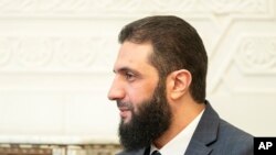  Ахмад аль-Шараа в президентском дворце в Дамаске, суббота, 28 декабря 2024 года. (AP) Фото/Мосааб Эльшами)