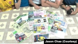 2010年”爱瞒日报”独立出刊，近期突然停刊。编采人员合照：周庭希（中）、崔子钊（右一）。（周庭希提供） 