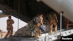 Kundi la mwisho la walinda usalama wa Ufaransa likiondoka Niger. Niamey Desemba 22, 2023.