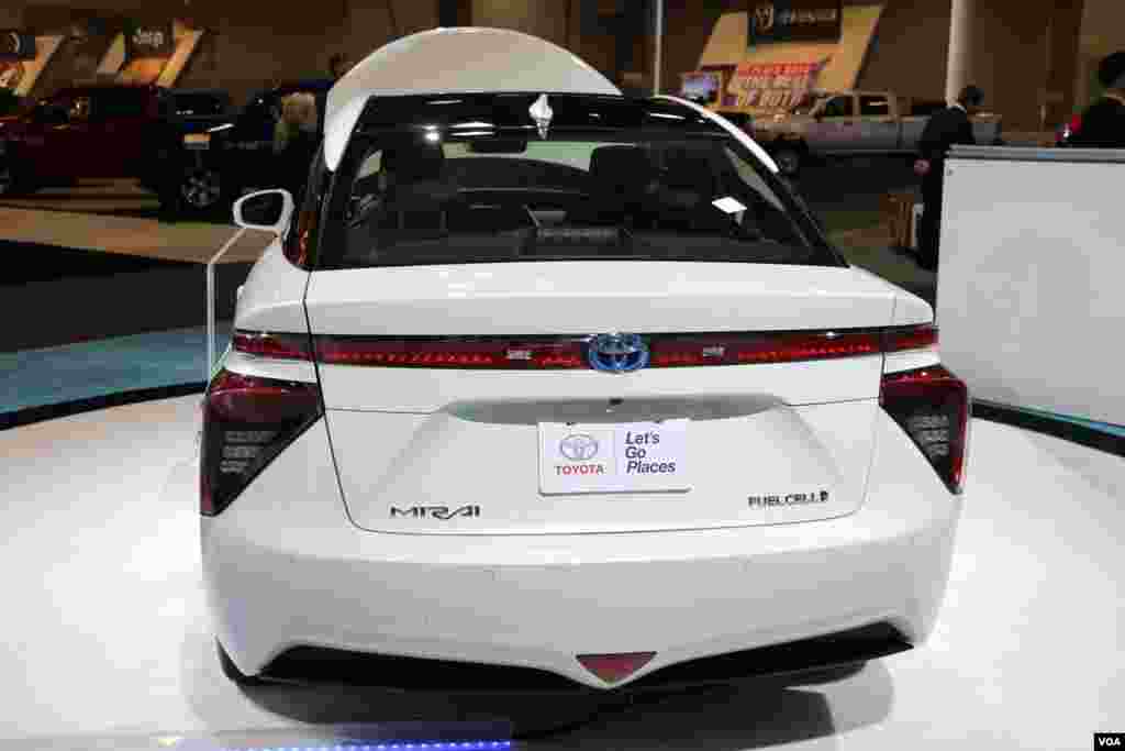 丰田燃料电池车 MIRAI 车尾