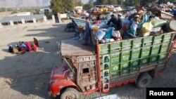 د پاکستان حکومت د ماهرينو دغه غوښتنې ته لا کوم غبرګون نه دې ويلي خو په قامي اسمبلۍ کې د بهرنیو چارو د کمېټې مشر محسن داوړ ويلي چي د افغان ګډوالو لپاره په مقامي کچ قانون جوړولو باندې د هېواد د بهرنیو ،کورنو چارو وزارتونو او د سيفران وزارت د بشري حقونو په کمېټۍ کې اتفاق کړى دى