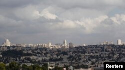 从耶路撒冷城南部边缘的一处居民区远望耶路撒冷。（2014年10月2日）