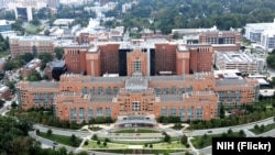 资料照： 位于首都华盛顿附近马里兰州贝塞斯达的美国国家卫生院临床医学中心(10号楼)。