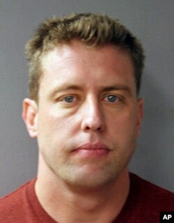 Jason Stockley, policía de St. Louis, Missouri, absuelto de matar en 2011 a un hombre negro durante una persecusión.