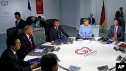 រូបឯកសារ៖ មេដឹកនាំ G-7 ចូលរួមកិច្ចប្រជុំមួយនៅក្រុង Biarritz ប្រទេសបារាំង កាលពីថ្ងៃទី២៦ ខែសីហា ឆ្នាំ២០១៩។ 