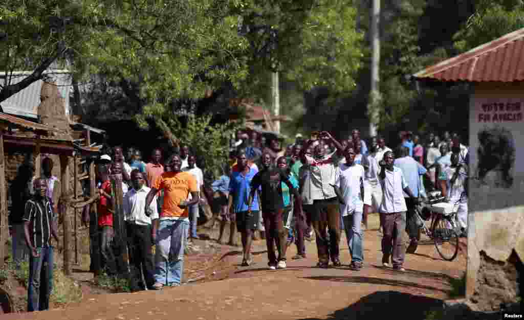 Demonstrators chant slogans in Kenya&#39;s western town of Kisumu, 350km (218 miles) from the capital Nairobi as tension arises after Uhuru Kenyatta was declared winner of presidential election, Mar. 9, 2013.