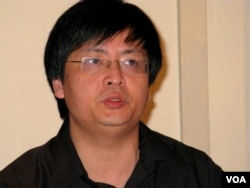 封从德；前天安门学运领袖 （美国之音国符拍摄）