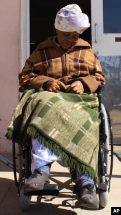 Grobicki says it’s ‘grateful’ patients like this woman, dozing in the sun while she waits to see the physiotherapist, who keep her going