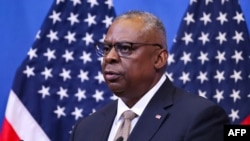 Waziri wa Ulinzi wa Marekani Lloyd Austin akizungumza na waandishi wa habari katika makao makuu ya NATO mjini Brussels. October 11, 2023.