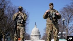 4일 미국 워싱턴 연방의사당 주변을 주방위군 병력이 지키고 있다.