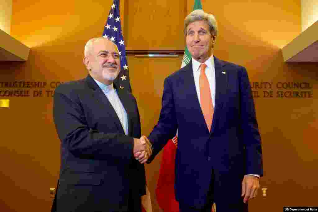 جان کری و محمدجواد ظریف، در حضور خبرنگاران با هم دیدار کردند.
