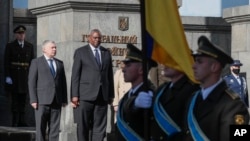 美国国防部长奥斯汀在基辅检阅乌克兰仪仗队（2021年10月20日）