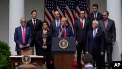 特朗普总统星期五（6月5日）在白宫玫瑰园就美国就业数据召开记者会