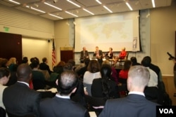 自由之家举行2013世界自由报告发布会(美国之音钟辰芳拍摄)