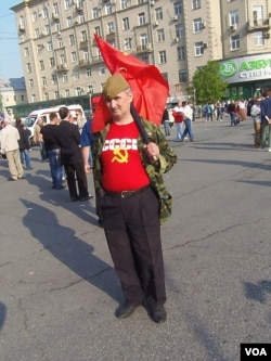 今年5月莫斯科反政府示威中的共产党员 (美国之音白桦拍摄）