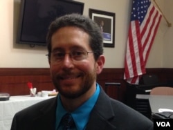 “贝瑟尼路德学院”历史系副教授莱恩·麦克弗森 (美国之音亚微拍摄)