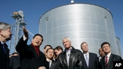 2012年2月16日，时任中国国家副主席的习近平访问爱奥华州一处家庭农场。