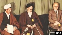 هاشمی رفسنجانی حکم خمینی برای تشکیل دولت موقت را خواند