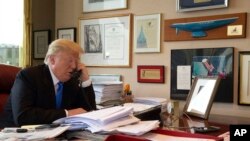 دونالد ترامپ، تنها داوطلب باقی مانده حزب جمهوریخواه برای نامزدی انتخابات ریاست جمهوری آینده آمریکا، در دفتر کار خود در نیویورک.
