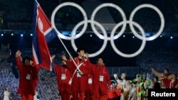 지난 2010년 2월 캐나다 밴쿠버 동계올림픽 개막식에서 북한 선수단이 입장하고 있다. (자료사진)