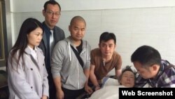 数位湖南网友探望被通缉学生领袖之一熊焱的母亲 (博讯图片) 