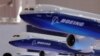 ARSIP – Model-model dari pesawat penumpang Boeing diperagakan dalam Pameran International Penerbangan dan Kedirgantaraan China yang ke-12, yang juga dikenal sebagai Airshow China 2018 di Zhuhai City, 6 November 2018 (foto: AP Photo/Kin Cheung, Arsip)