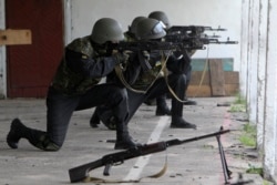 FILE - Members of the Donbas self-defense battalion train at a base of the National Guard of Ukraine near Kyiv, June 2, 2014.