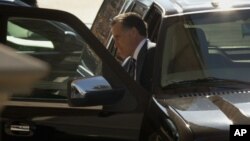 Former Republican presidential candidate Mitt Romney arrives at the White House, Nov. 29, 2012, for his luncheon with President Barack Obama.